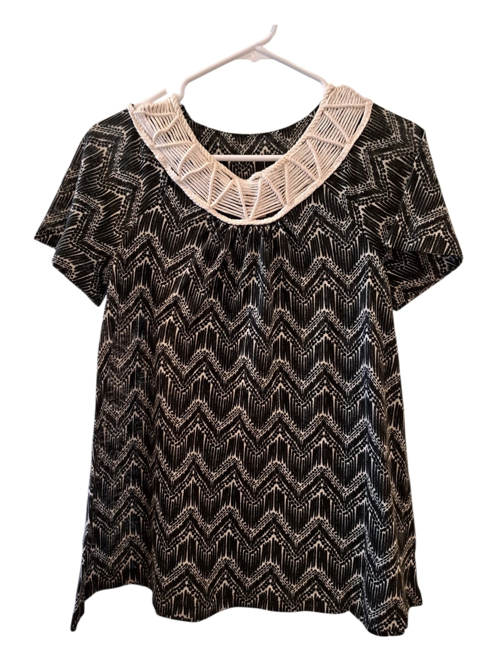 White Stag Black and White Patterned Short Sleeve Blouse with Crochet Collar M